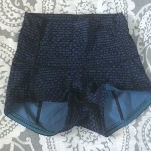 Blue/black lace patterned 2in wunder under shorts